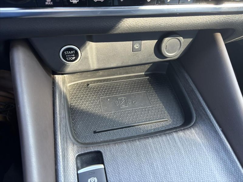 Nissan Qashqai 1,3 DIG-T AT 4x4 Tekna PANORAM - fotka 29 z 46