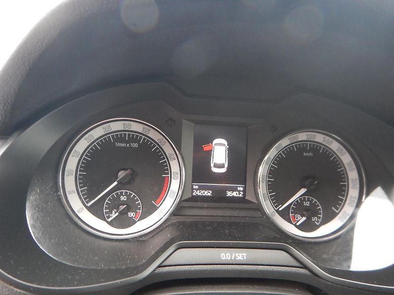 Škoda Octavia 2.0 TDI, DSG - fotka 18 z 28
