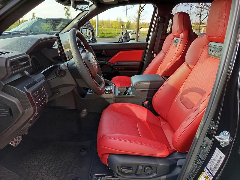 Toyota Tacoma (2026) TRD PRO, na cestě do ČR - fotka 4 z 8