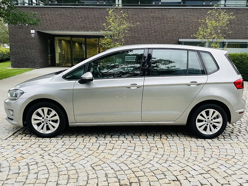 Volkswagen Golf Sportsvan 1.6TDI MANUÁL SENZORY TEMPOMAT - fotka 18 z 40
