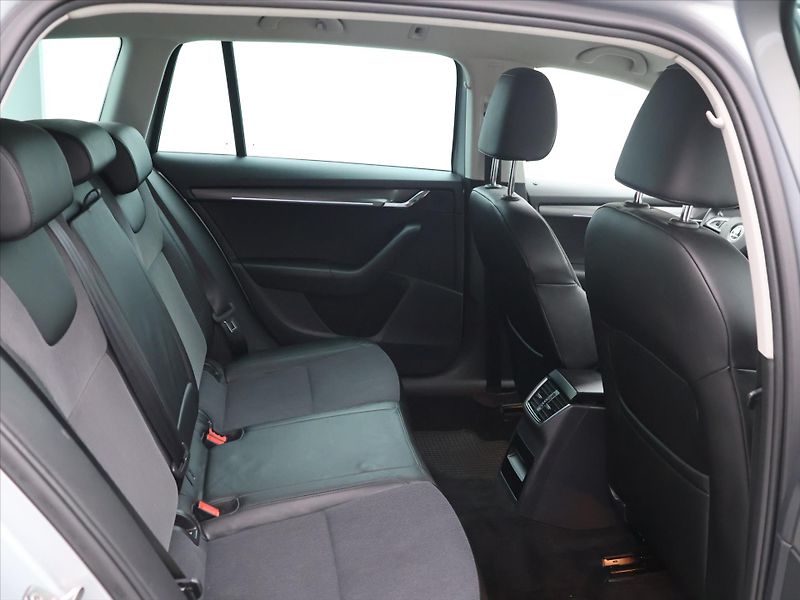 Škoda Octavia 2,0 TDI 110kW DSG Style Virtua - fotka 13 z 37