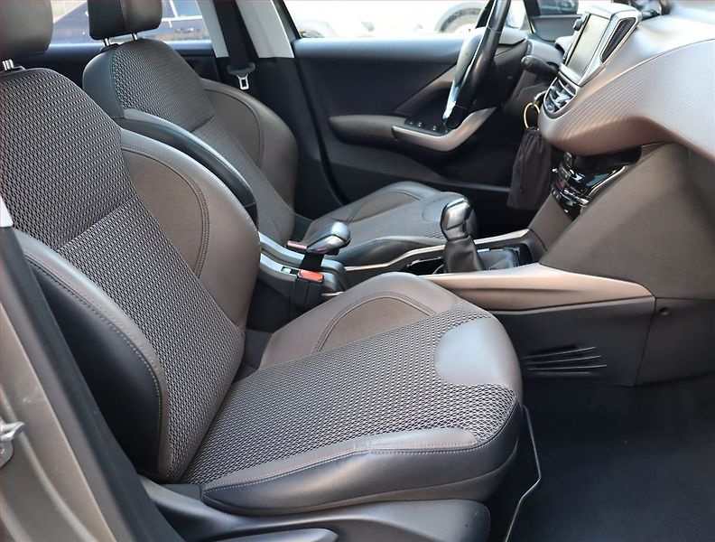 Peugeot 2008 (2016) 1.6 BlueHDi, Serv.kniha - fotka 9 z 21