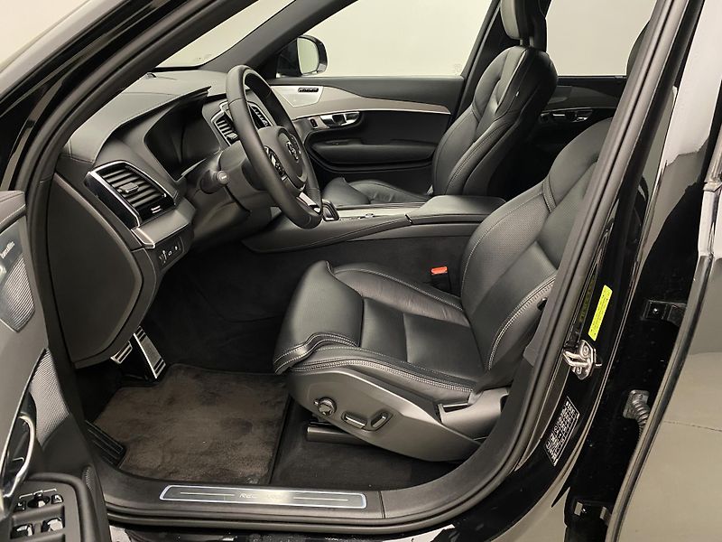 Volvo XC90 T8 AWD RECHARGE R-DESIGN 7míst - fotka 3 z 54