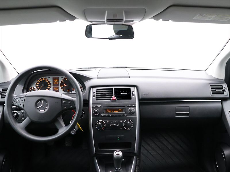 Mercedes-Benz Třídy B 1,5 160 70kW CZ Klima 82.300km - fotka 20 z 27