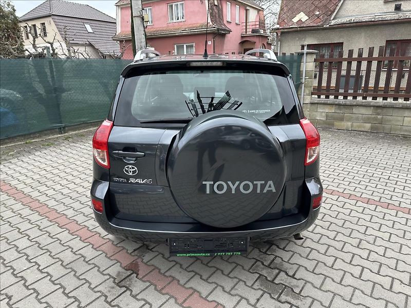 Toyota RAV4 2,2 D-4D BEZ KOROZE PO SERVISE - fotka 6 z 21