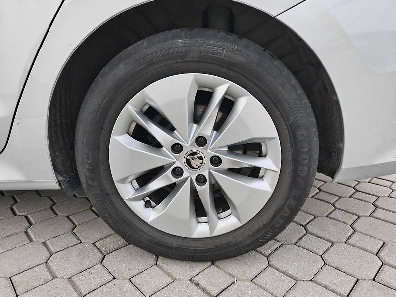 Škoda Octavia Ambition 6MP 2,0TDI - fotka 19 z 21