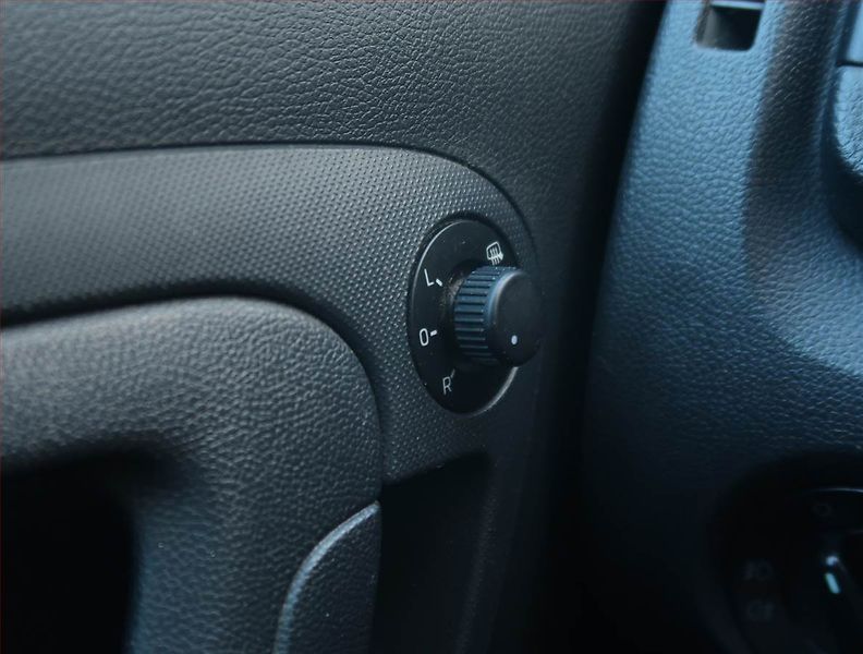 Škoda Fabia (2013) 1.2 TSI, po STK, udržované - fotka 17 z 18