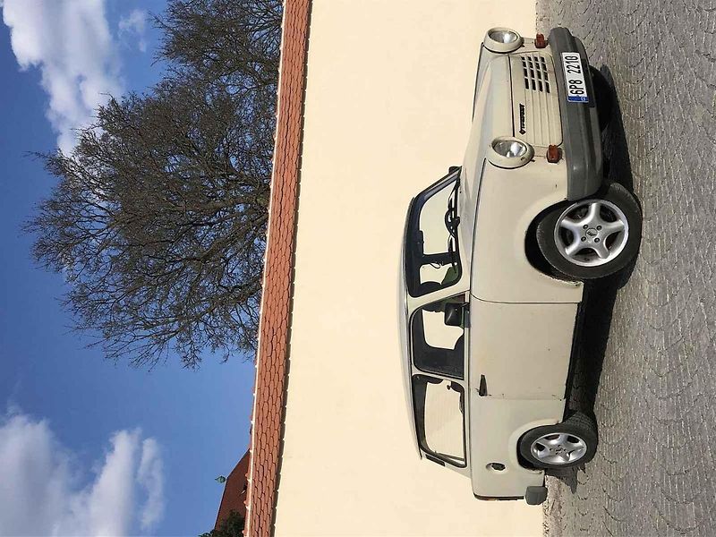 Tenhle Trabant je jeden z posledních vyrobených – únor 1990.