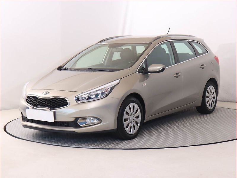 Kia Ceed (2014) 1.4 CVVT, Tempomat - fotka 2 z 17