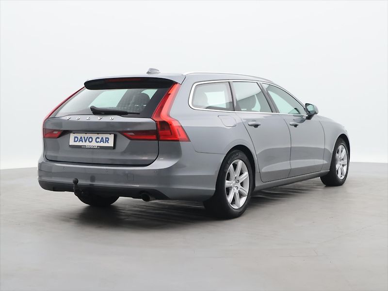 Volvo V90 2.0 D3 110kW Aut. Momentum LED - fotka 7 z 40