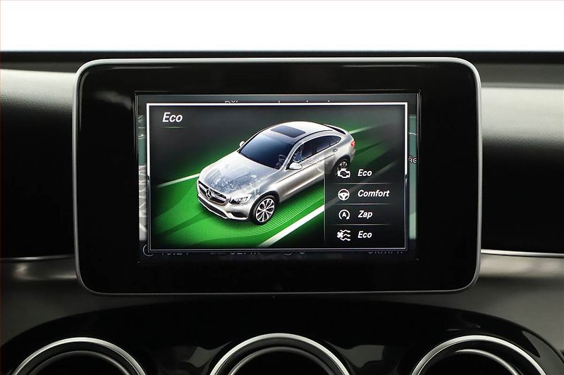 Mercedes-Benz GLC (2018) AMG line 250 - fotka 16 z 20