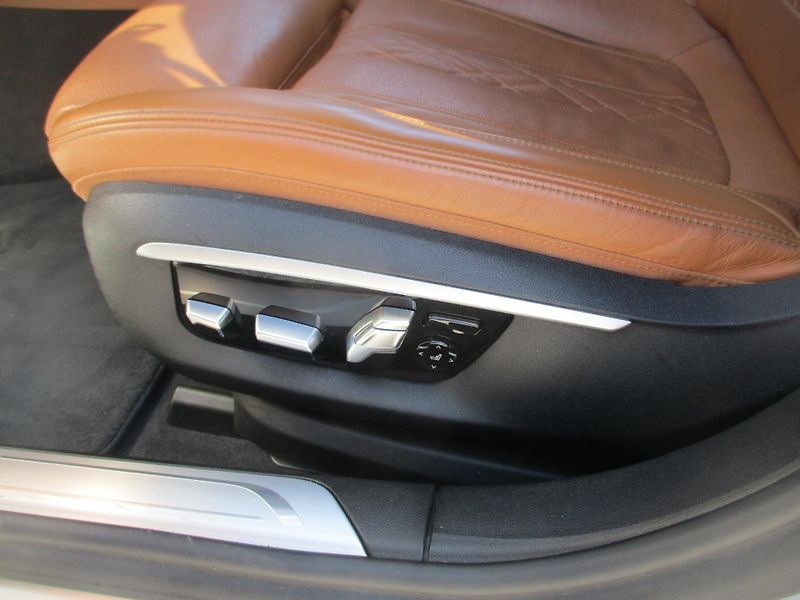 BMW Řada 7 (2016) 750i xDrive - fotka 11 z 13