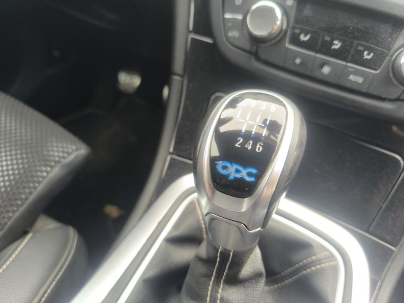 Opel Insignia OPC 2,8BITURBO 360K,4X4,VÝBAVA - fotka 13 z 29