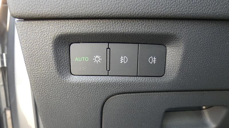 Škoda Octavia Combi 2,0 TDI Style 4x4 DSG 11 - fotka 10 z 26