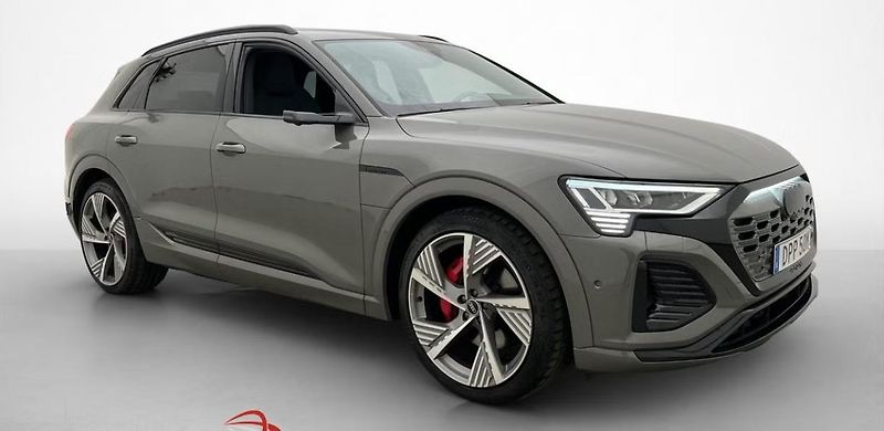 Audi Q8 e-tron 55 Q 360k Pano Matrix 4 zóny   - fotka 2 z 36