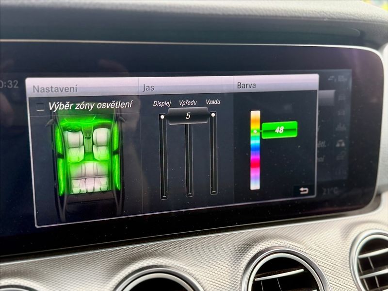 Mercedes-Benz Třídy E 220D TOP STAV 143kW   2,0 - fotka 11 z 14