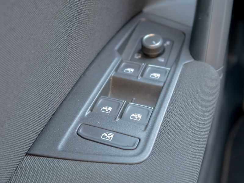 Volkswagen Tiguan (2021) 2.0TDI 110KW NAVI – LED - fotka 35 z 50