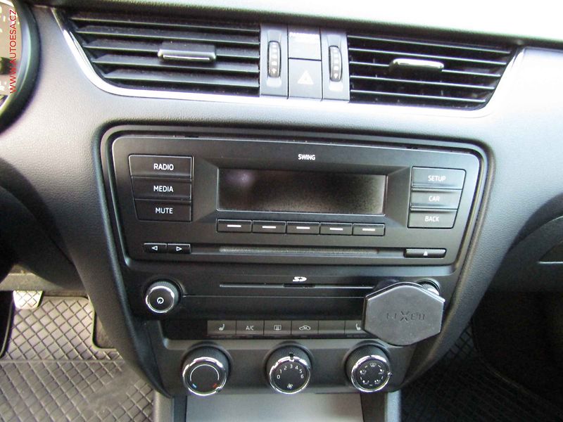 Škoda Octavia (2013) 1.2 TSi, ČR, Ambition, AC - fotka 12 z 15