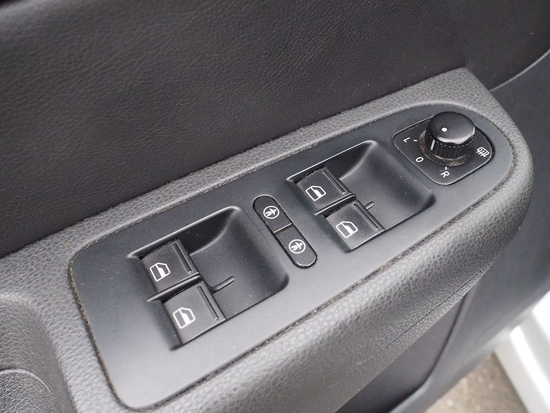 Seat Alhambra (2013) 2.0TDI, 130 kW,  7 Míst, Tažné - fotka 22 z 42