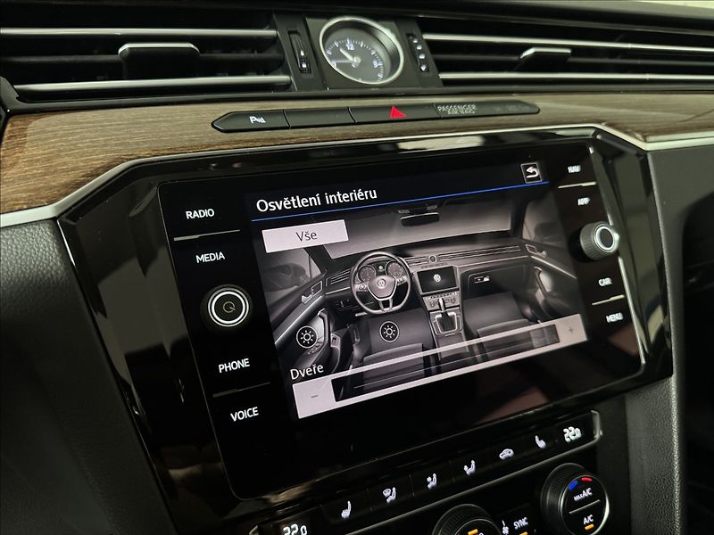 Volkswagen Passat 2,0 TDi  DSG Highline Virtual - fotka 34 z 49