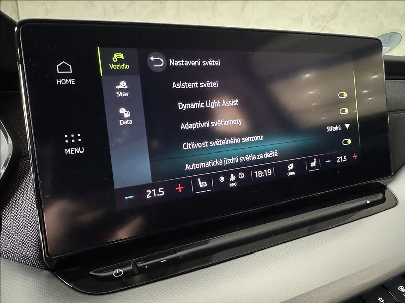 Škoda Octavia 2,0 TDi  DSG Tour Virtual LED - fotka 27 z 45