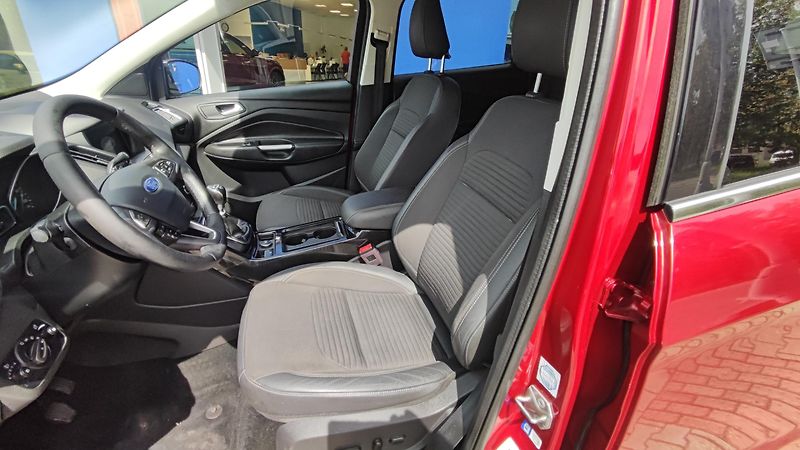 Ford Kuga (2017) 1,5 EcoBoost 110kw CZ - fotka 22 z 29