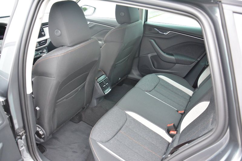Škoda Kamiq (2025) Top Selection 1,0 TSI 85 kW 7 - fotka 10 z 20