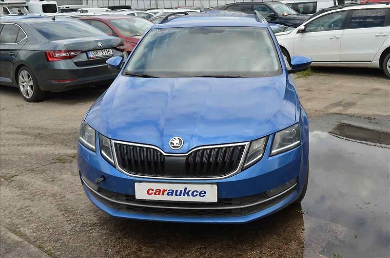 Škoda Octavia (2019) COMBI III. 1,5 D-TEC DSG - fotka 2 z 19
