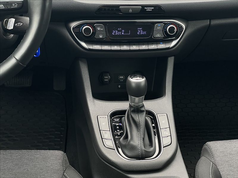 Hyundai i30 1,5 T-GDI AT7 Combi Smart PDC - fotka 12 z 22