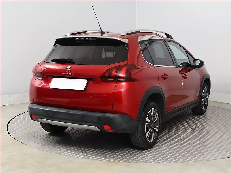 Peugeot 2008 (2018) 1.2 PureTech, ČR,1.maj - fotka 5 z 12