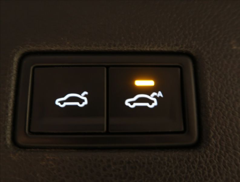 Volkswagen Tiguan 2,0 TDI DSG 4MOTION R-LINE - fotka 49 z 55