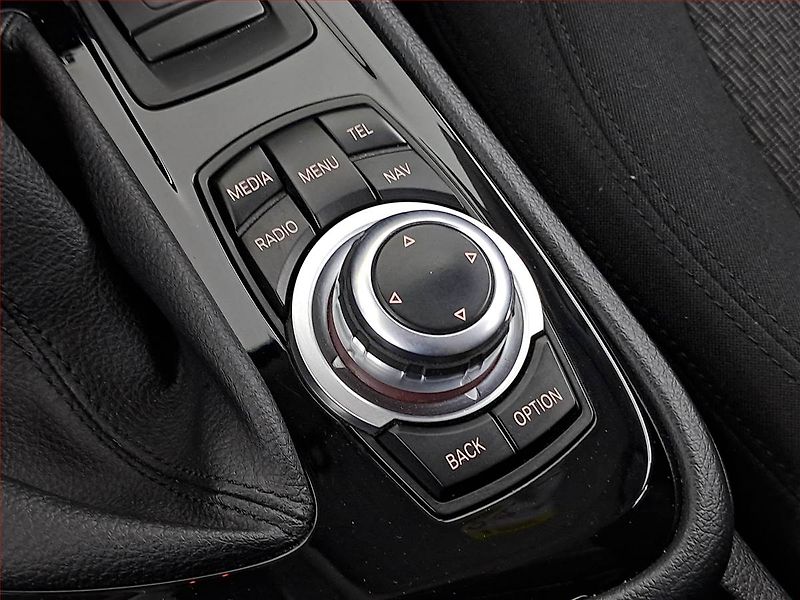 BMW Řada 2 (2016) 216d Gran Tourer, Navi - fotka 17 z 22