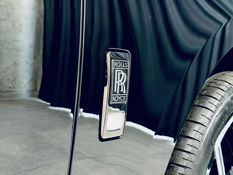 Rolls-Royce Cullinan (2026) Black B SHOOTING STARS BESPOKE - fotka 14 z 45