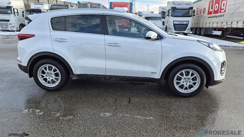 Kia Sportage 1,6 i 130 kW - fotka 7 z 19