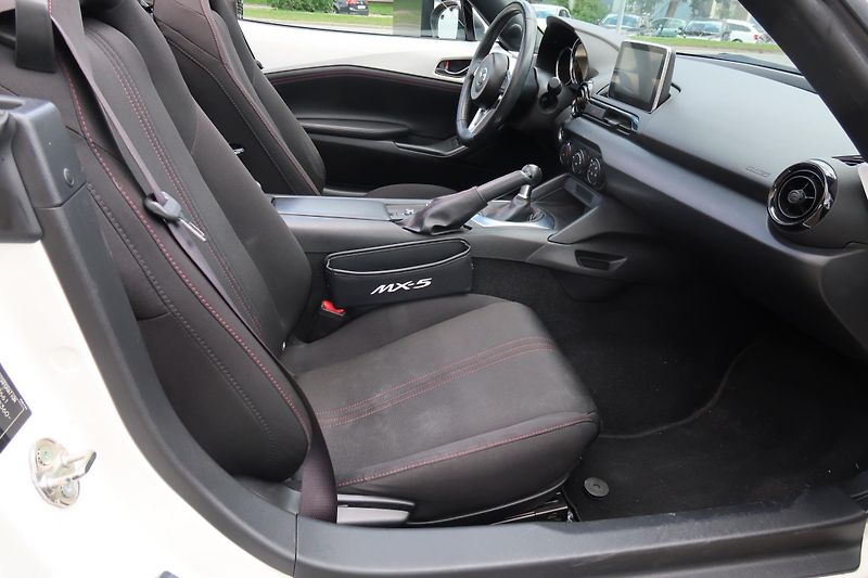 Mazda MX-5 1,5 G130 Centr-Line, kam.,NAVI - fotka 13 z 30
