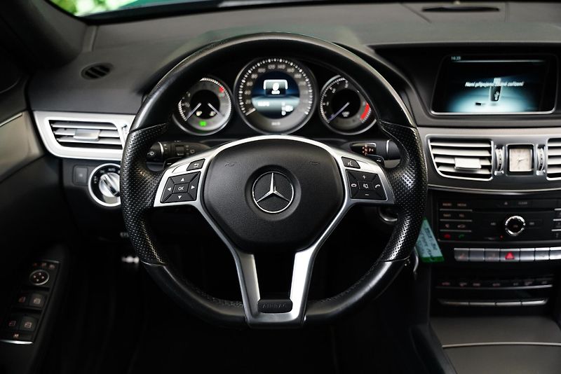 Mercedes-Benz Třídy E - fotka 17 z 30