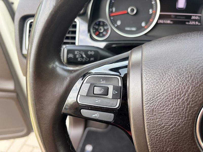 Volkswagen Touareg 3.0TDI V6 DSG 4x4 VZDUCH - fotka 18 z 56
