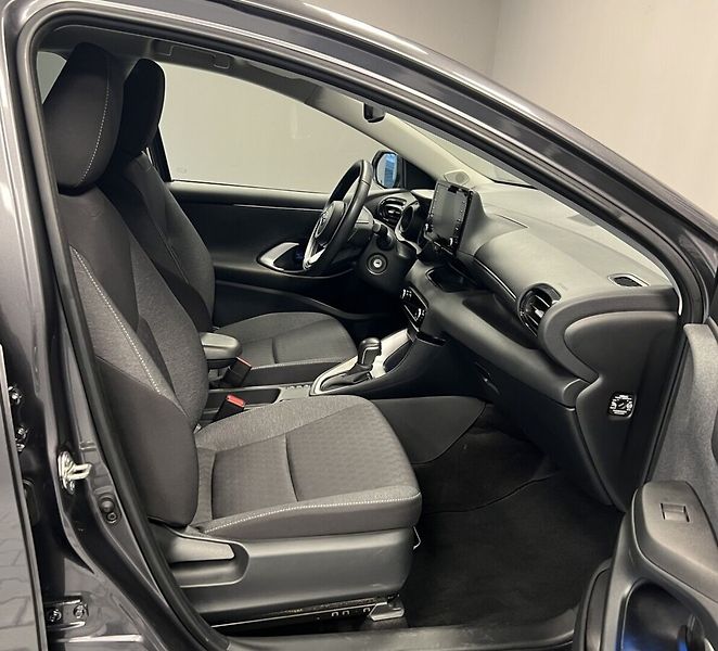 Toyota Yaris 1,5 Hybrid AT COMFORT STYLE TE - fotka 7 z 16