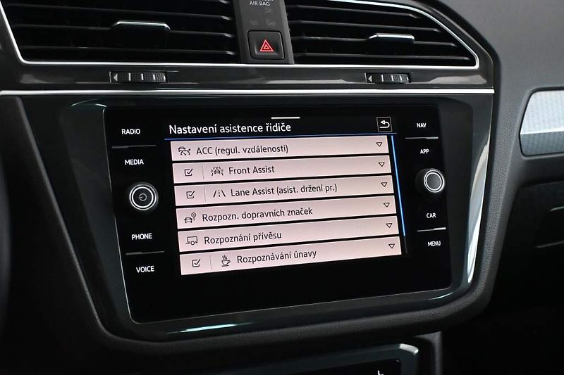 Volkswagen Tiguan (2023) 2.0 LIFE DSG LED ACC Tažné TDI - fotka 19 z 35