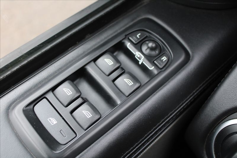 Land Rover Range Rover Sport 3,0 TDV6  ČR,A/T,4x4,DPH,HSE - fotka 22 z 46