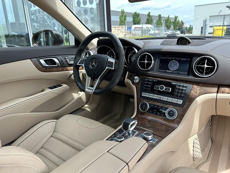 Mercedes-Benz SL 63 AMG Roadster - fotka 18 z 42