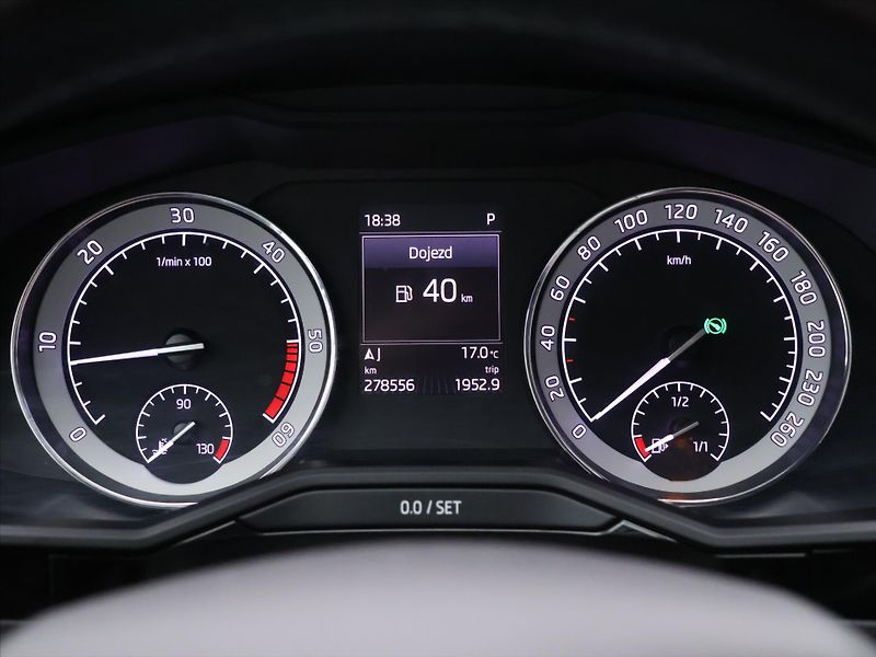 Škoda Superb 2,0 TDI 140kW DSG L&K Xenon - fotka 22 z 46