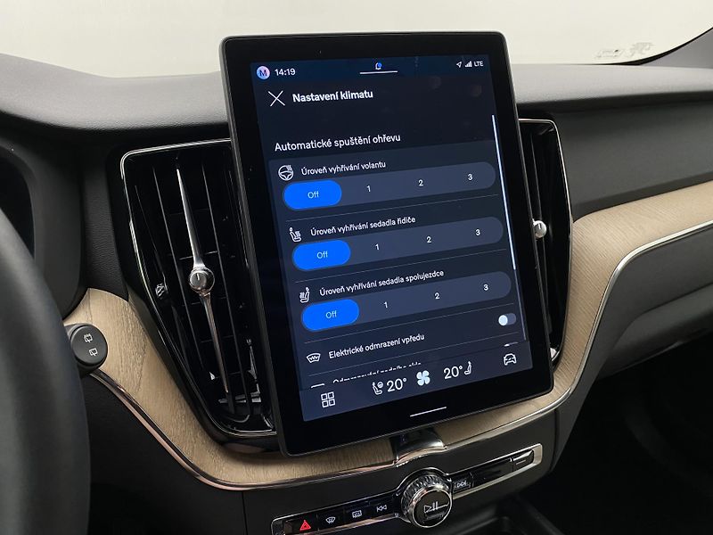 Volvo XC60 T8 AWD RECHARGE PLUS DARK CZ - fotka 45 z 66