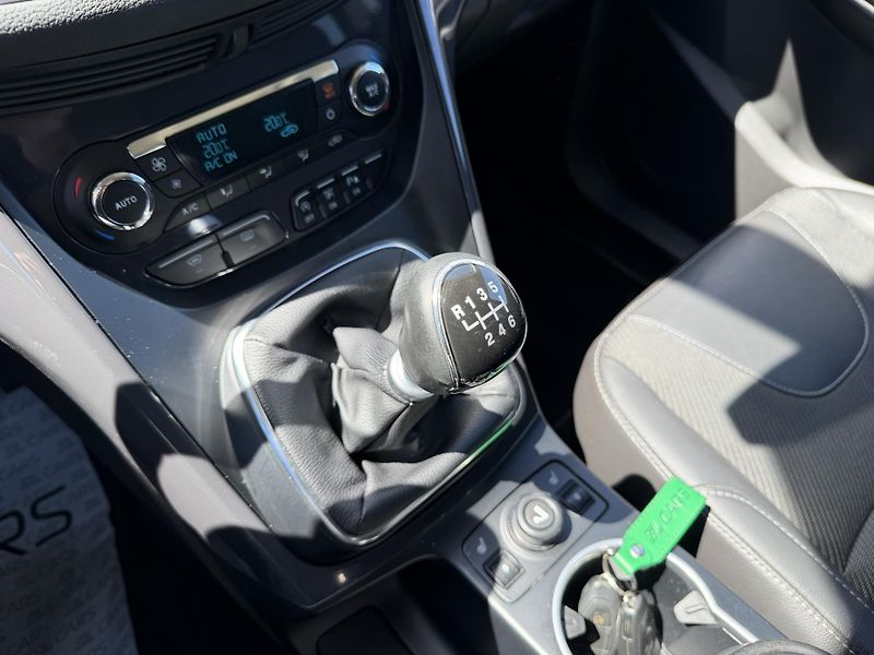 Ford Kuga 1.6 EB TITANIUM ROZVODY TAŽNÉ - fotka 24 z 39
