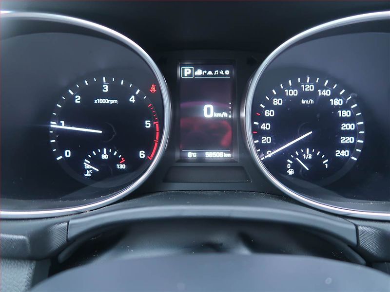 Hyundai Santa Fe (2018) Executive 2.2 CRDi Blue, 4X4 - fotka 11 z 14