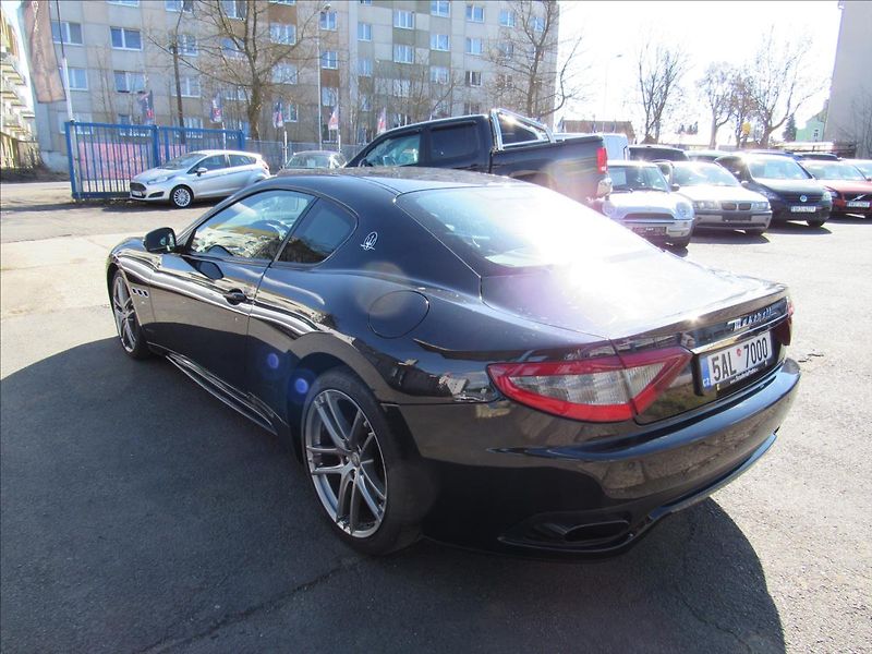 Maserati GranTurismo 4,7 V8 Sport - fotka 6 z 37