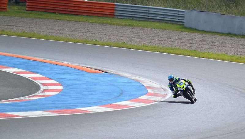 Autodrom Most o víkendu hostil závody mezinárodního mistrovství Německa IDM a závod FIM mistrovství světa sidecarů. Na snímku je rakouský jezdec Philipp Steinmayr v plné jízdě třídy Superbike.
