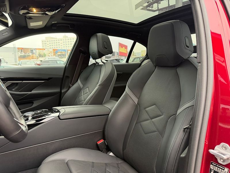 BMW Řada 5 540d xDrive 08/2025 TOP - fotka 15 z 24