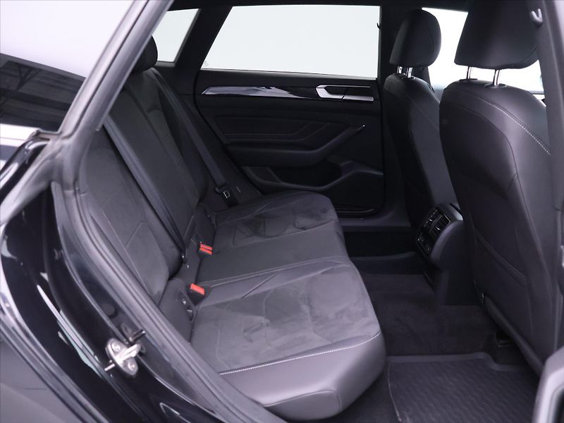 Volkswagen Arteon 2,0 TSI 206 kW R-Line 4M DPH C - fotka 13 z 35