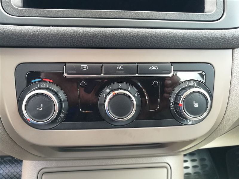 Volkswagen Golf Plus 1,6 i DSG 75 kW - fotka 8 z 20